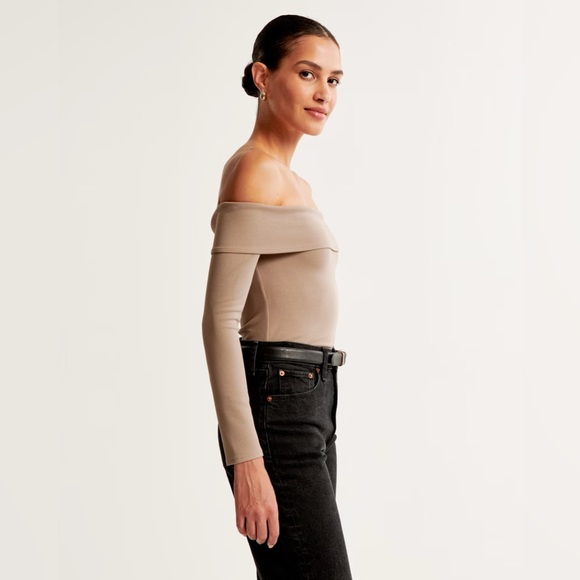Long-Sleeve Off-The-Shoulder Top - Picture 3 of 5